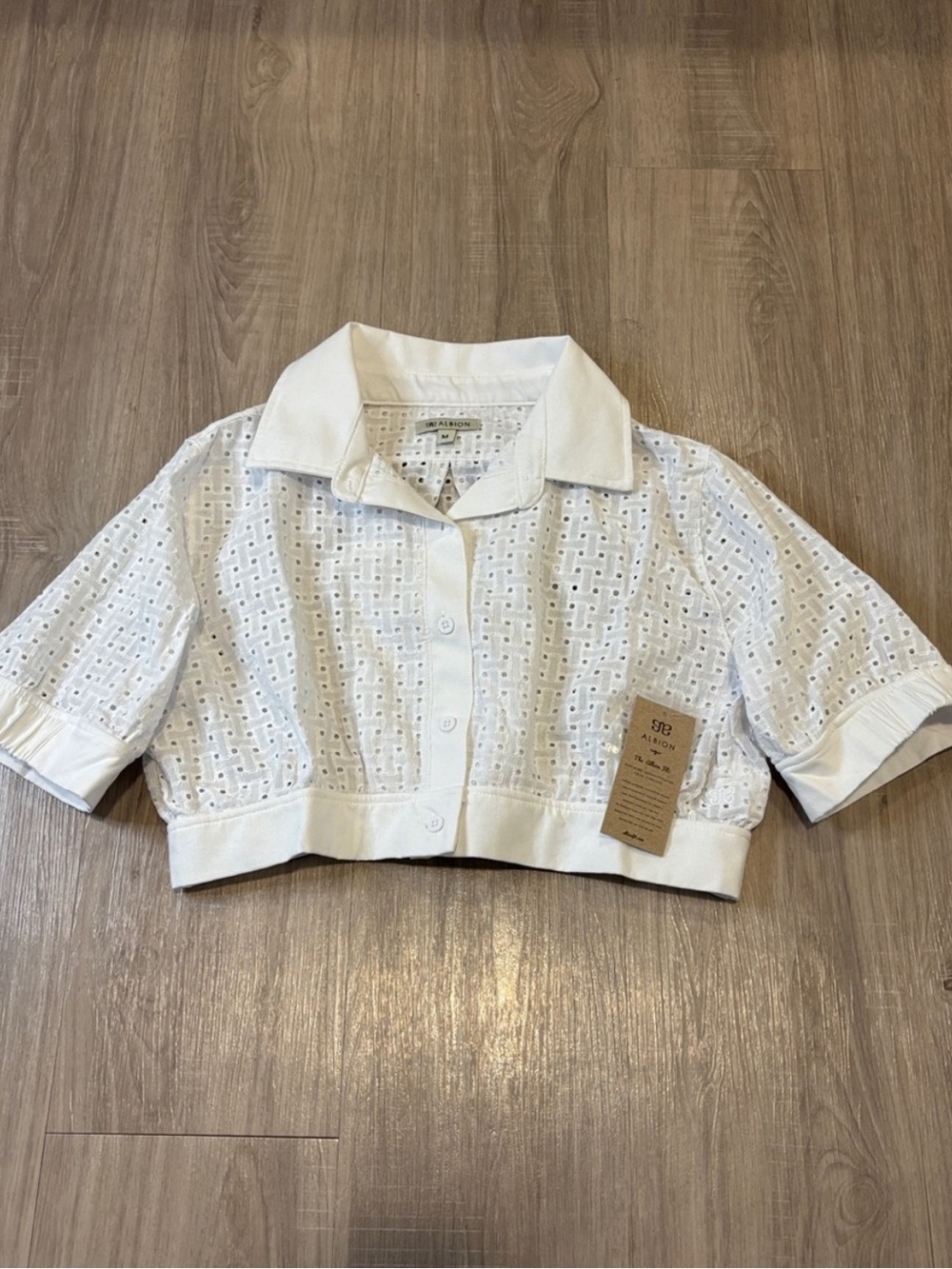 Albion NWT White Eyelet Buttoned Crop - Picture 3 of 15
